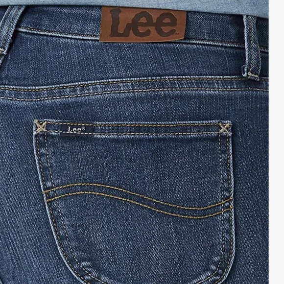 Lee Women's Regular Fit Straight Leg Jean size 6 - Picture 3 of 4
